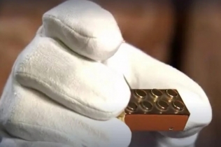 Zlatna LEGO kockica prodata za skoro 18.000 dolara i postala sveti gral kolekcionara