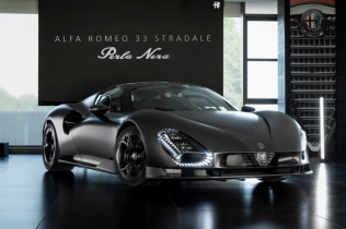 Alfa Romeo 33 Stradale Perla Nera: Crna umetnost na četiri točka
