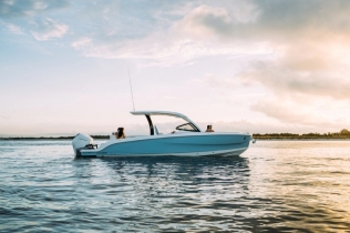 Beneteau Flyer 30: Nova definicija luksuznog života na moru