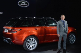 DANIEL CRAIG I RANGE ROVER