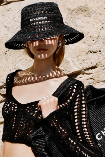 Givenchy nas vodi na Francusku rivijeru novom kolekcijom Plage