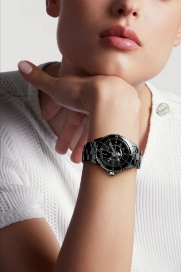 Chanel predstavlja ograničena izdanja Mademoiselle J12 satova