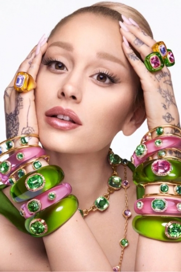 Arijana Grande blista u prolećnoj kampanji kuće Swarovski za 2025: Raskoš kristala i pop glamur u savršenom skladu