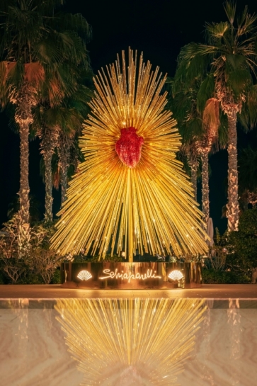 Ovo nije obična novogodišnja jelka: Schiaparelli je pretvorio u Haute Couture skulpturu