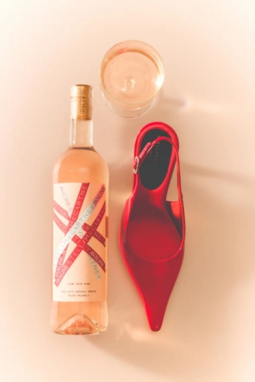 Kad se rosé i moda spoje: Stella McCartney unosi svoj prepoznatljiv pečat u organski rosé brenda Avaline
