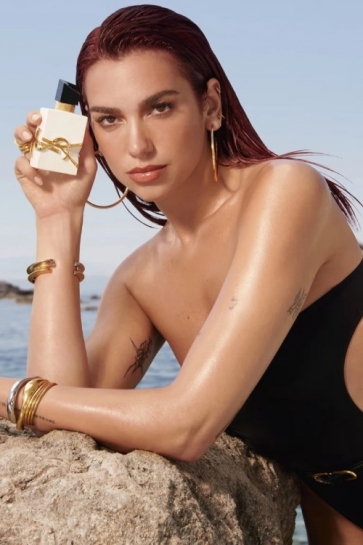 Dua Lipa blista u kampanji za Yves Saint Laurent Sunlit Libre L’Eau Nue