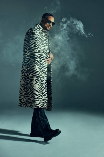 Vil Smit za Roberto Cavalli Resort 2025: Moderna ekstravagancija u zebrastom izdanju