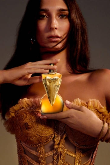 Gaultier Divine Le Parfum: Zlato na koži, moć u duši
