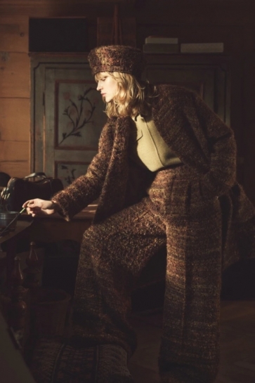 Holiday 2025: Loro Piana pretvara zimu u luksuzni zagrljaj