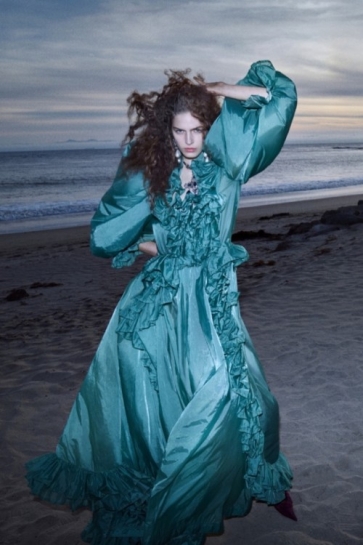 Saint Laurent leto 2026: glamur koji počinje tek kada padne mrak