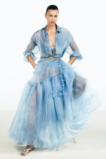 Irina Šajk u ulozi muze: Ermanno Scervino definiše proleće 2026. kroz snagu i suptilnost