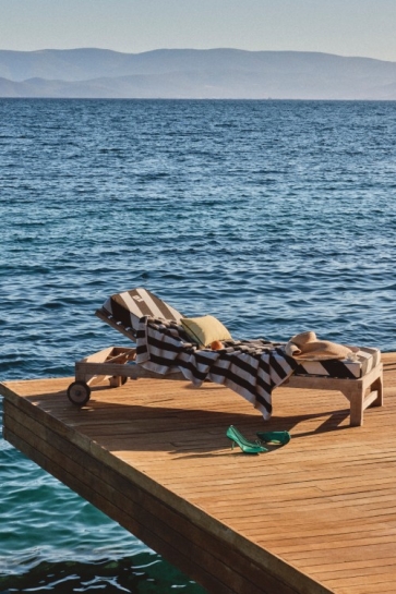 Jacquemus je pretvorio plažu u modnu pistu: Najveća letnja saradnja stigla je u Mandarin Oriental Bodrum