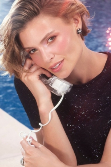CHANEL je predstavio letnju kolekciju koja pretvara svetlost u najlepši beauty trend sezone