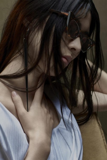 McQueen predstavlja futurističku viziju luksuza kroz Spring/Summer 2026 eyewear kolekciju